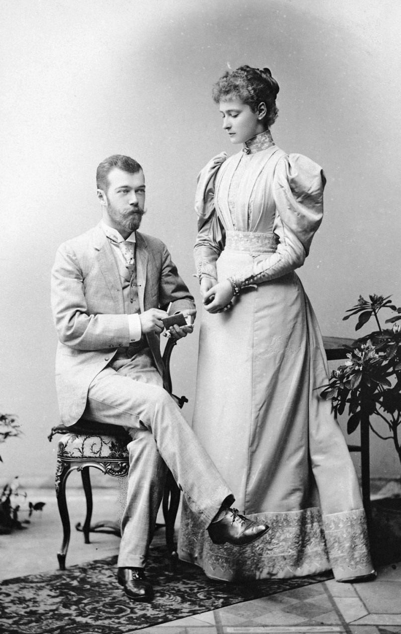 alix_and_nicky_formal_in_1894