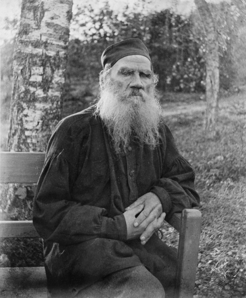 Leo_Tolstoy_1897,_black_and_white,_37767u